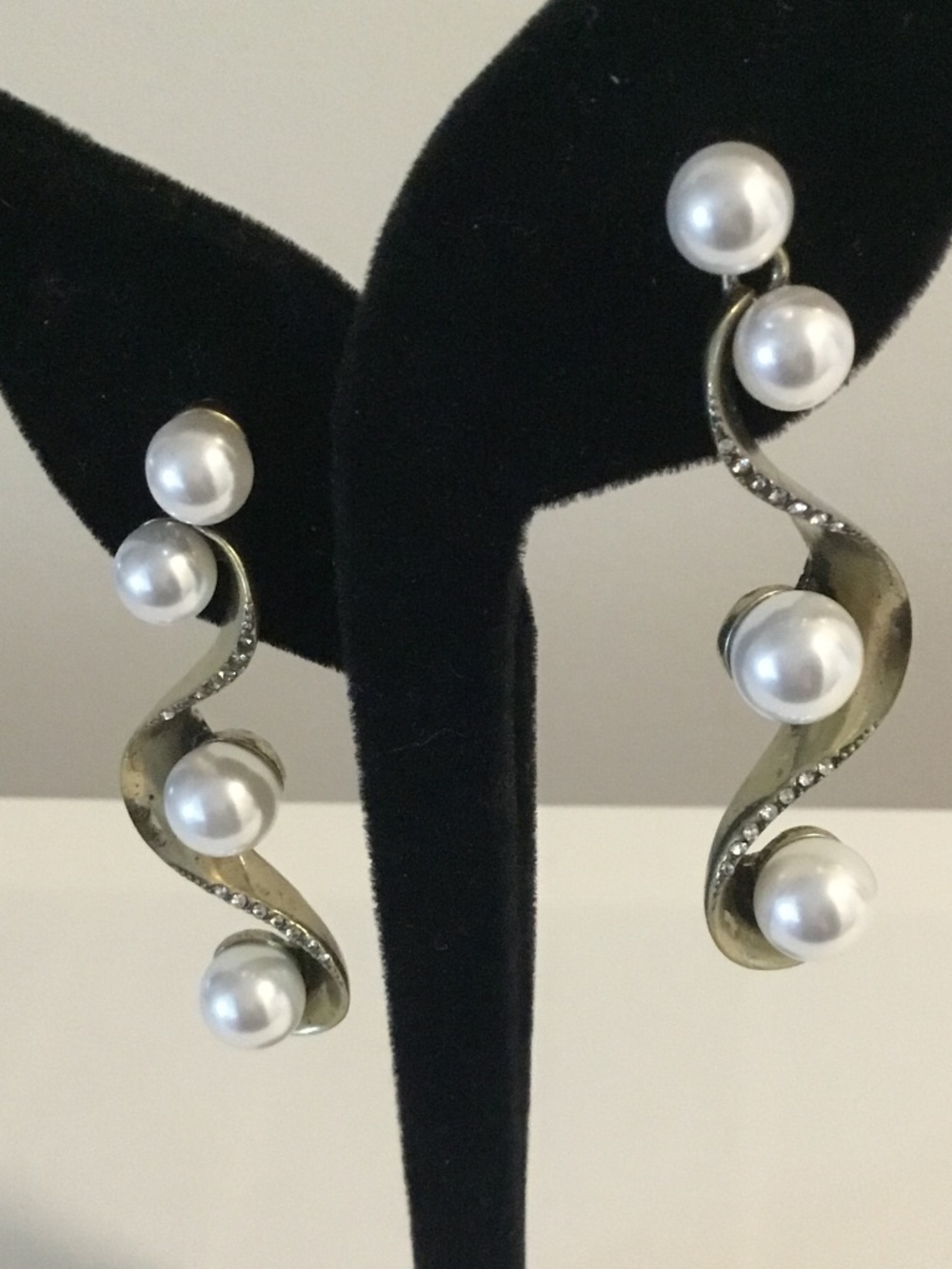 Gorgeous Oscar de la Renta Antique Gold Pave Pearl Earrings